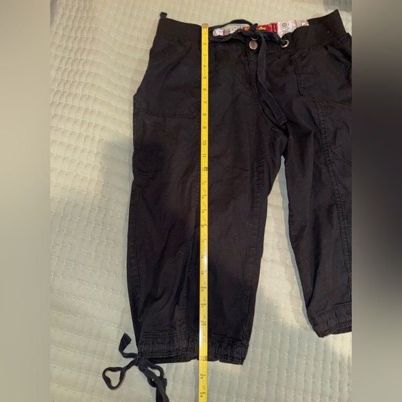 One 5 One black tie bottom capris. Size medium GUC - Picture 3 of 10
